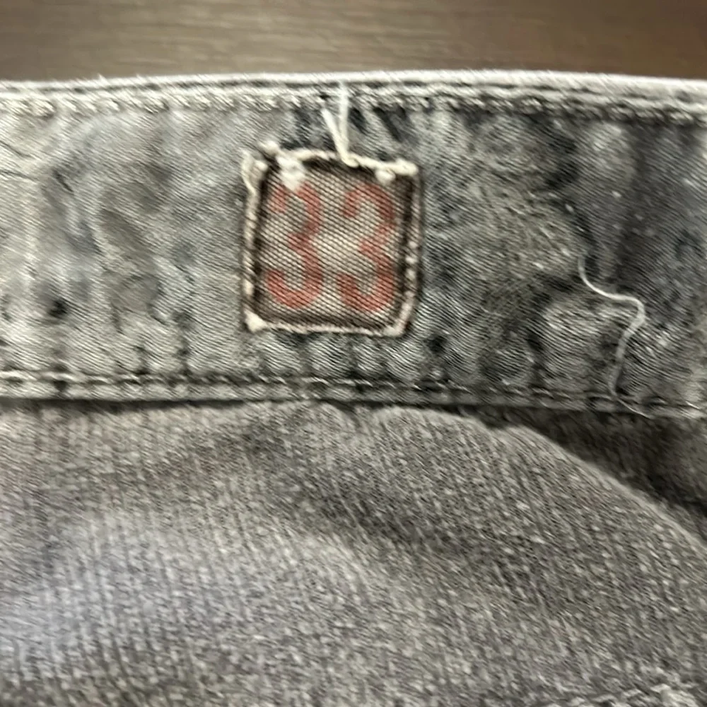 Guess men’s 33 x 30 corduroy wide bottom pants - Picture 2 of 4